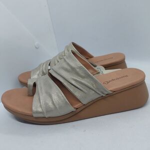 Baretraps Venus Sandals Womens Size 7M Metallic Faux Leather Casual Shoes Travel